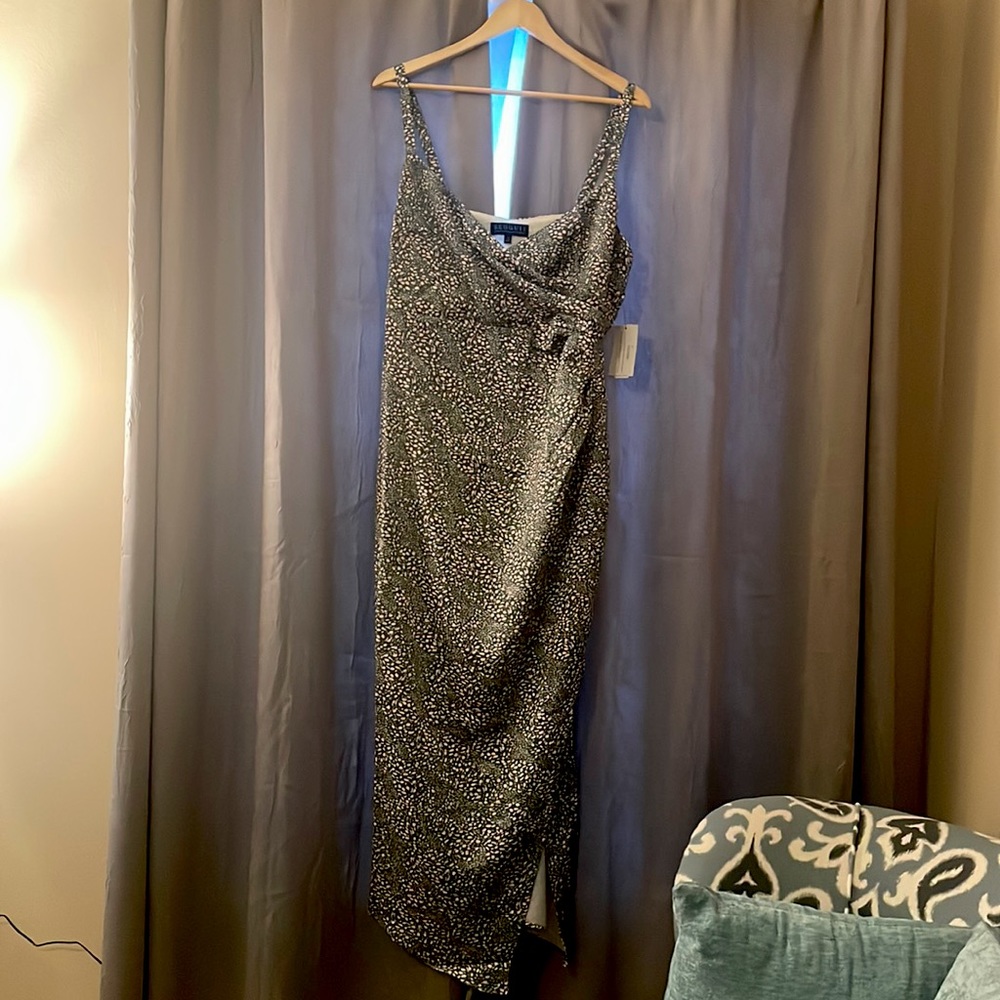 Green Satin Wrap Dress w/ Side Slit; Size: 14; Brand: Eloquii